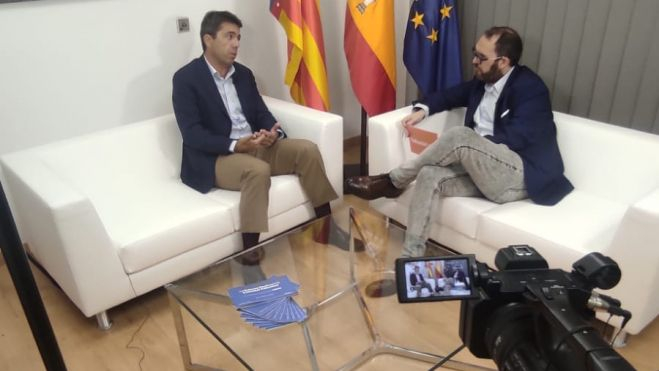 Carlos Mazón durante la entrevista con el director de València Extra.