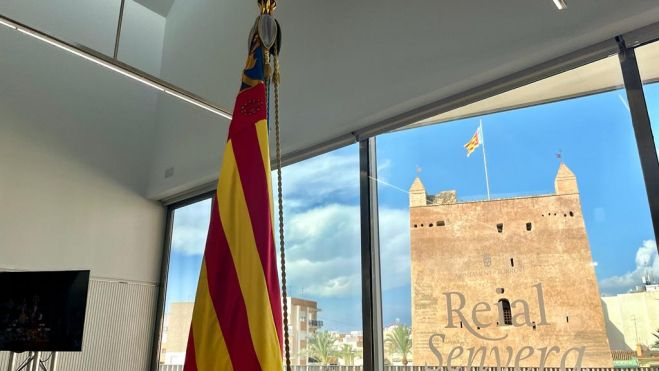 La nueva Senyera confeccionada ubicada en la Sala Cívica del Antiguo Mercado de Torrent La nueva Senyera confeccionada ubicada en la Sala Cívica del Antiguo Mercado de Torrent