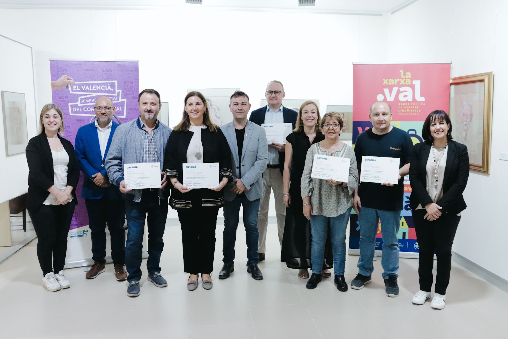 La diputada de Normalització Lingüística y concejala de Catarroja, Dolors Gimeno, y el alcalde, Jesús Monzó, en la entrega de premios