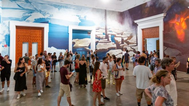 La Sala Ferreres-Goerlich del Centre del Carme, repleta de visitants durant l'exposició "Emergency on Planet Earth"