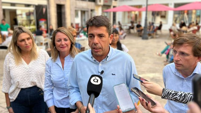 El presidente del PPCV Carlos Mazón, el alcalde de Madrid, José Luis Martínez Almeida, la presidenta provincial del PP de Castellón, Marta Barrachina y la presidenta local del PP de la ciudad de Castellón, Begoña Carrasco