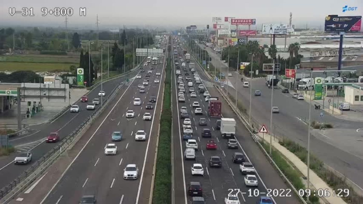 Atasco en la pista de Silla saliendo de València