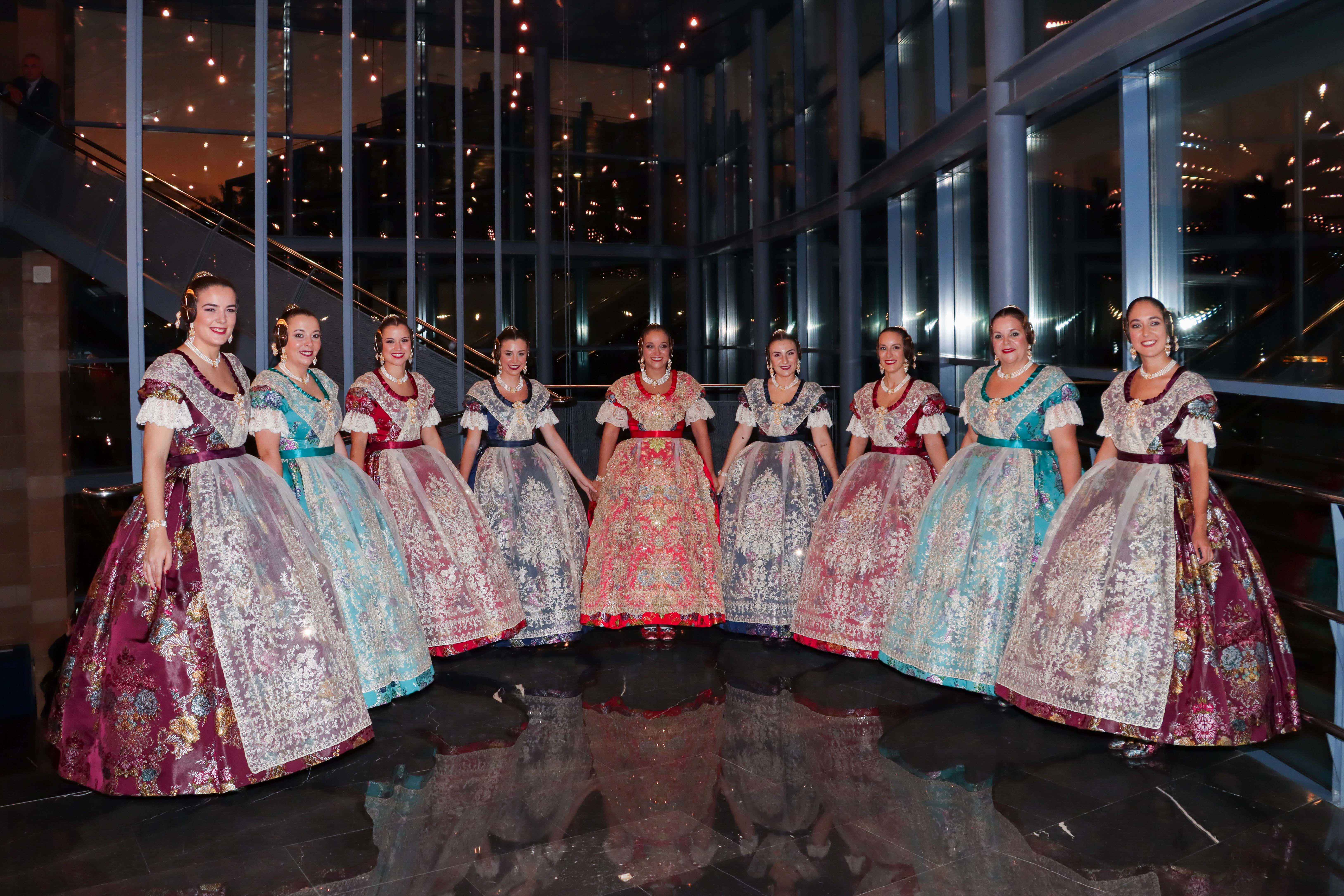 Corte de la Fallera Mayor de Torrent 2023 durante la exaltación