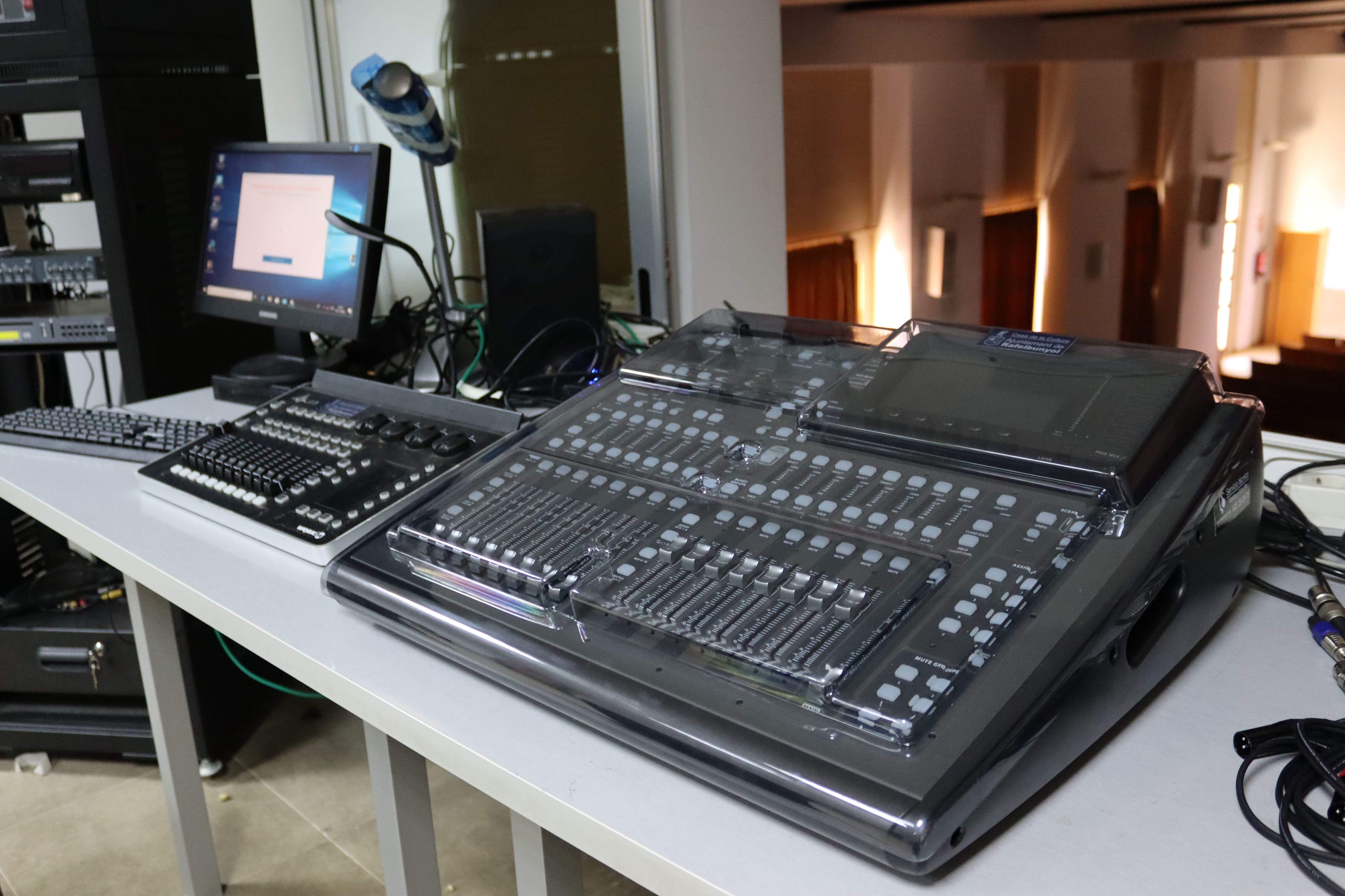Mesa de mezclas de la Casa de Cultura de Rafelbunyol