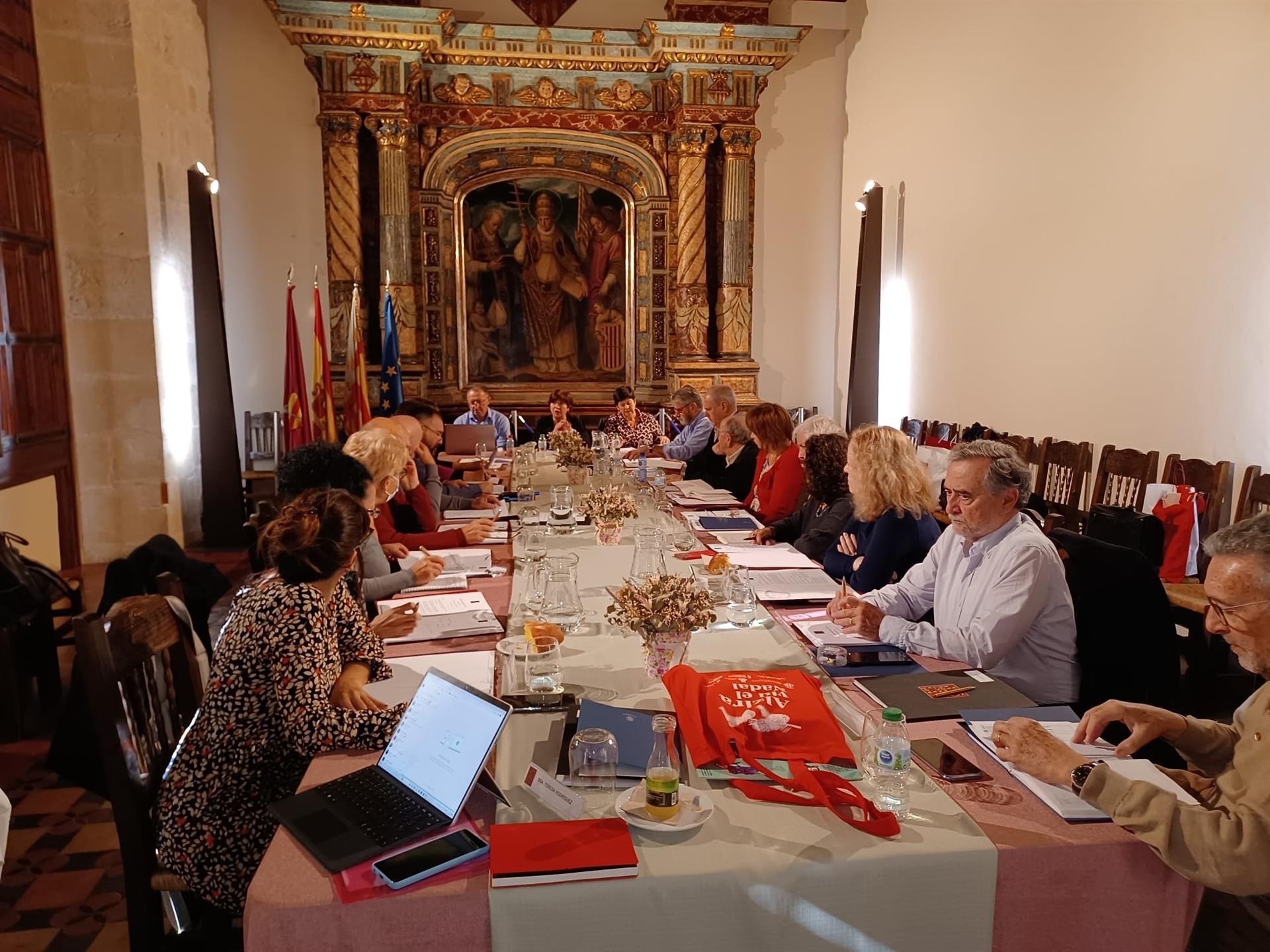 La Acadèmia Valenciana de la Llengua celebra el pleno en Alzira para recuperar les Jornades Jaume I. Imagen de la Acadèmia Valenciana de la Llengua