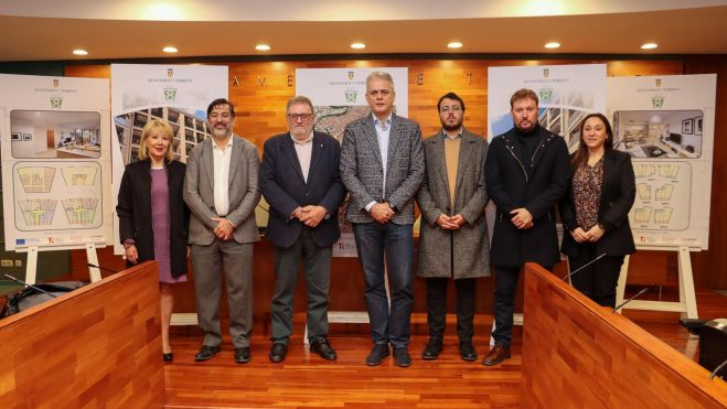 El vicepresident del Consell, Héctor Illueca, y el alcalde de Torrent, Jesús Ros, en la presentación de 20 viviendas públicas en Torrent