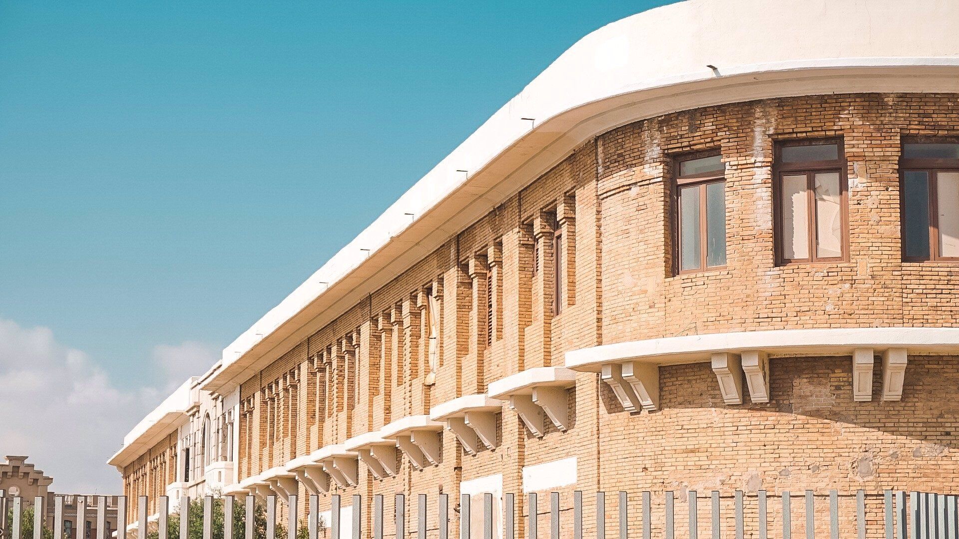 Edificio de los Docks en la Marina de València