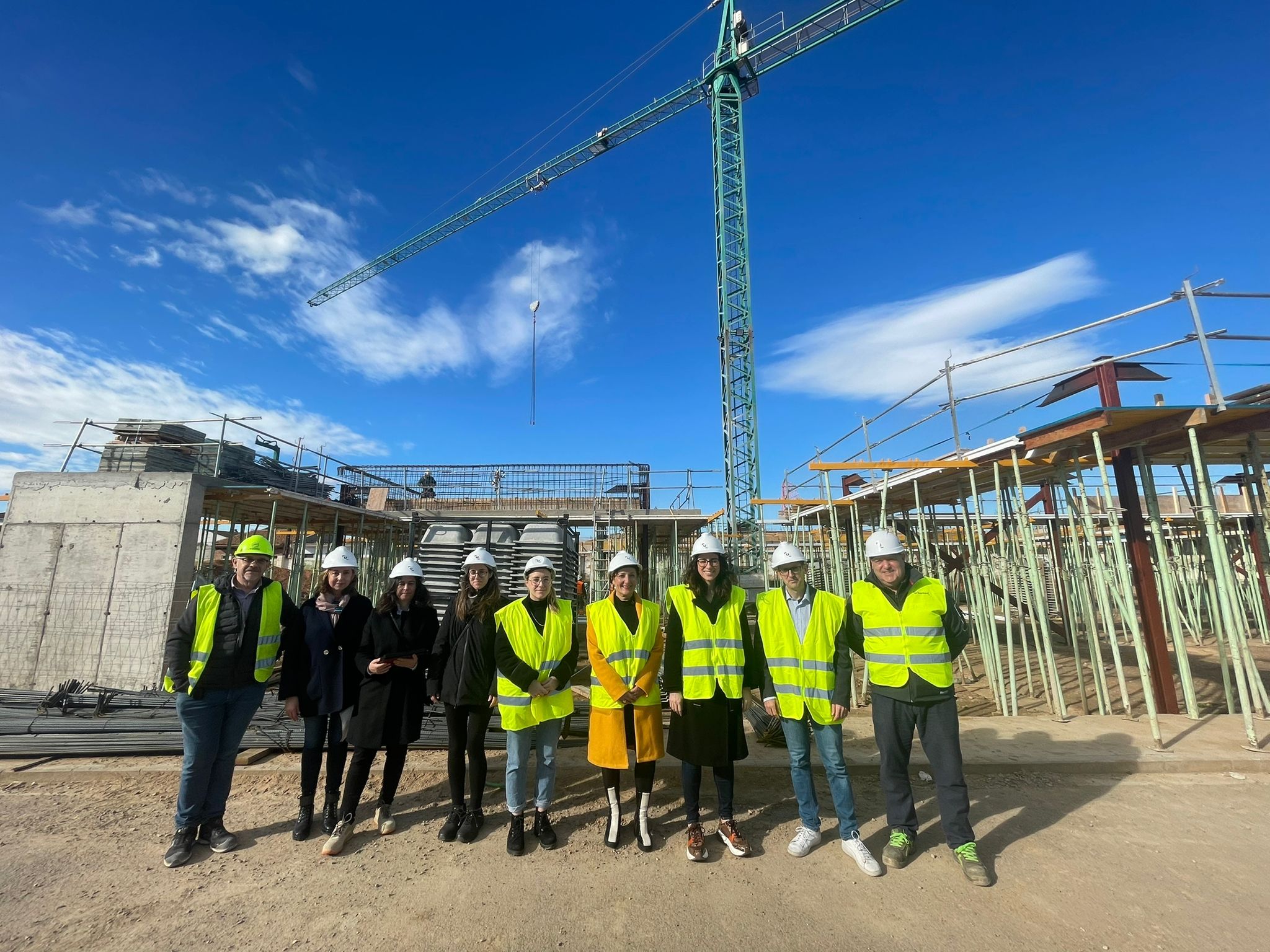 Visita de la vicepresidenta del Consell, Aitana Mas, a les obres del futur centre de Casinos