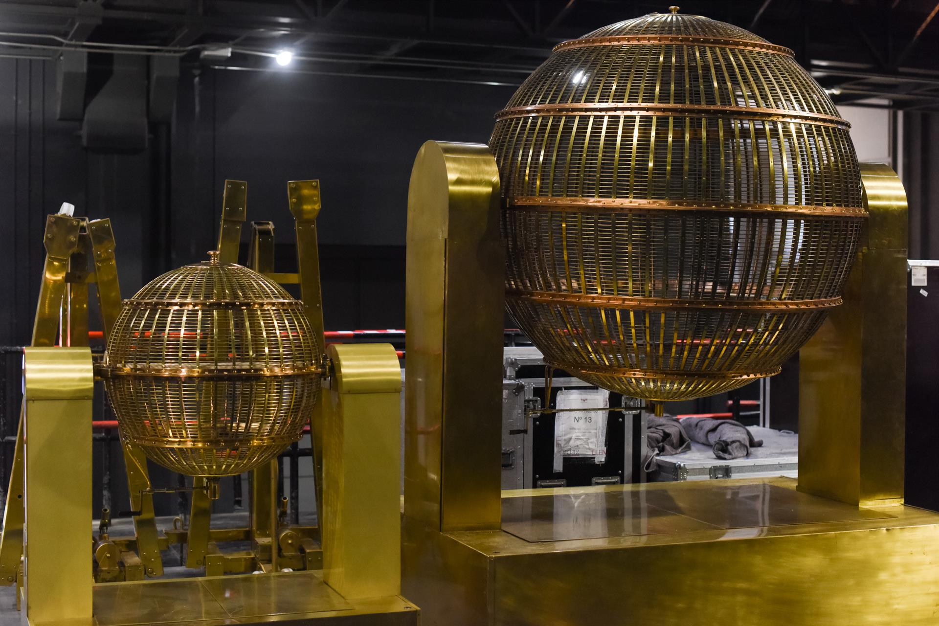 Dos dels bombos on es troben les boles per al Sorteig de Nadal