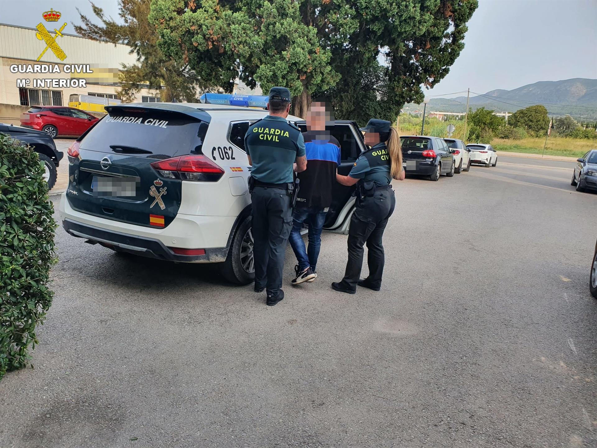 Detención de un motorista que circulaba sin carné en Albaida 