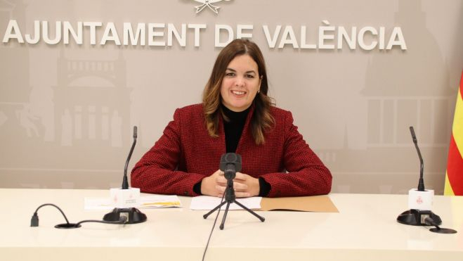 Sandra Gómez durante la rueda de prensa en el Ayuntamiento de Valencia