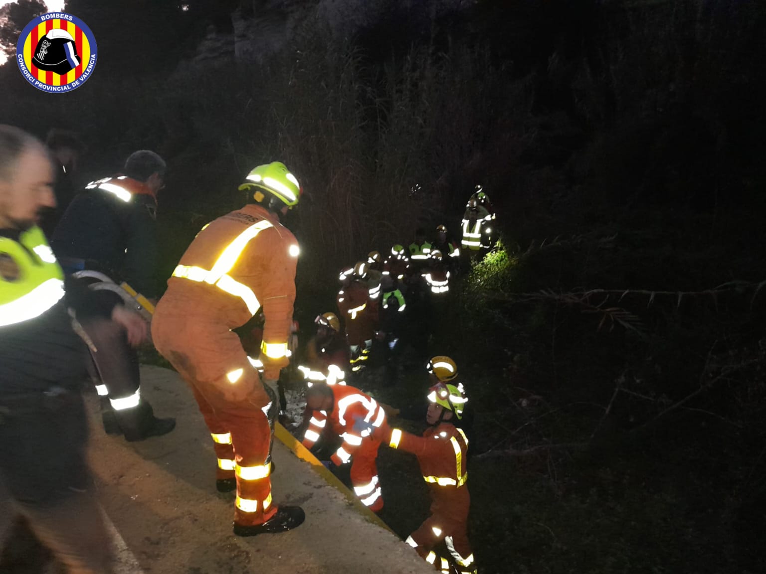 Imágenes del rescate de la mujer que había sufrido una caída en el Salt del Bou de Ontinyent