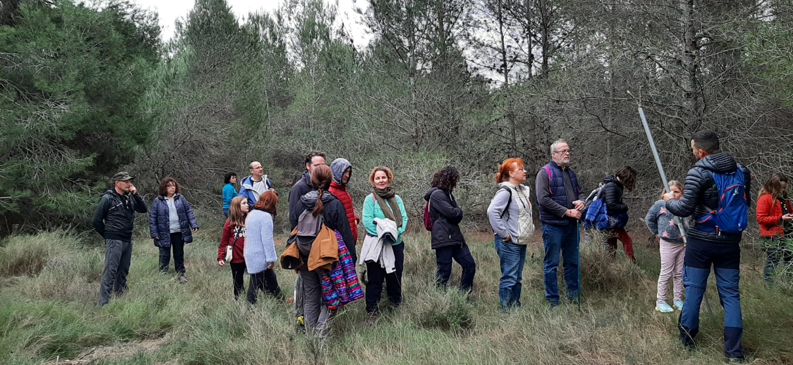 Defensores del patrimonio natural de Paterna instalan cajas nido en les Moles