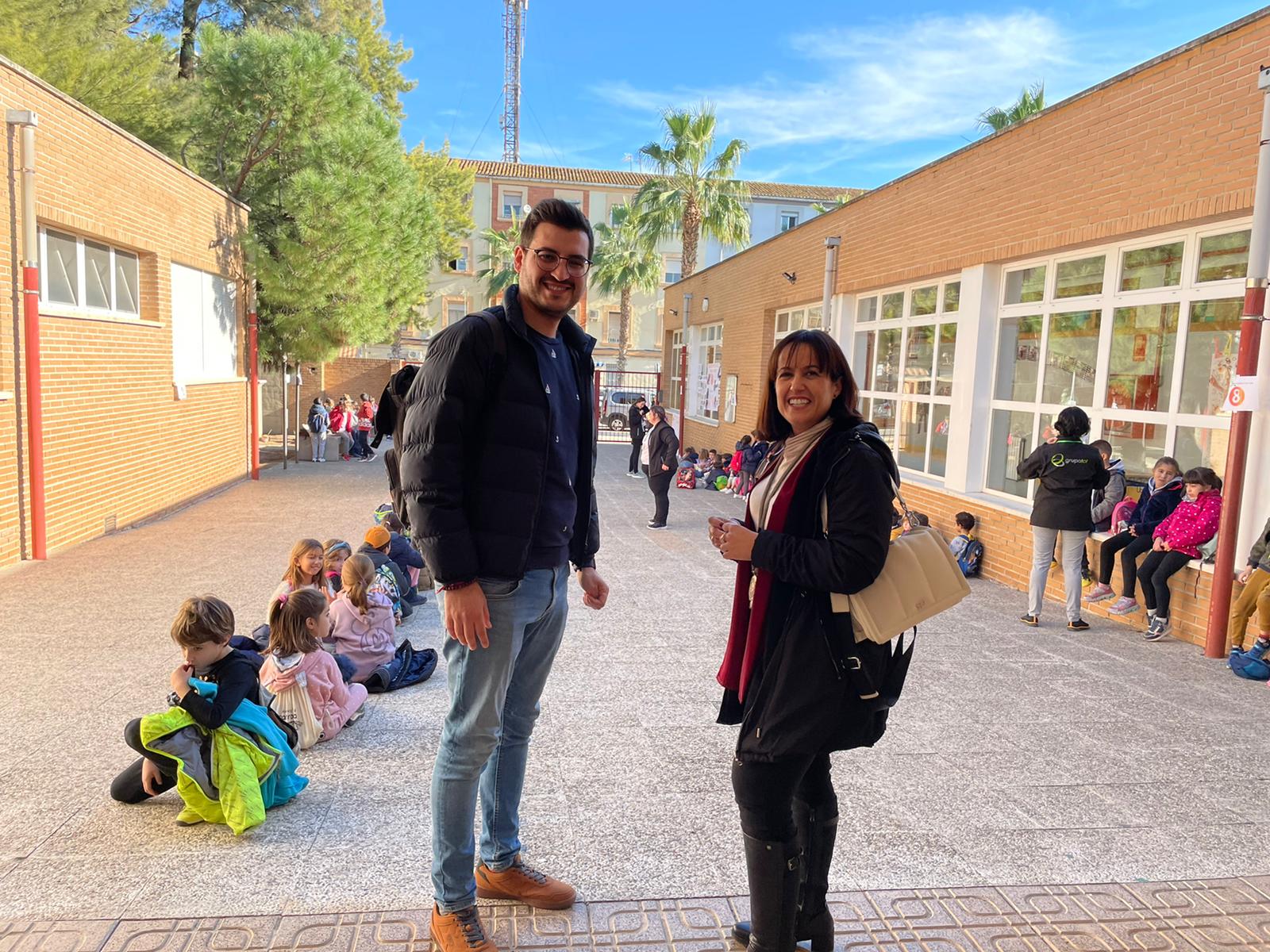 Visita institucional a l'Escola de Nadal al CEIP Paluzie de Catarroja