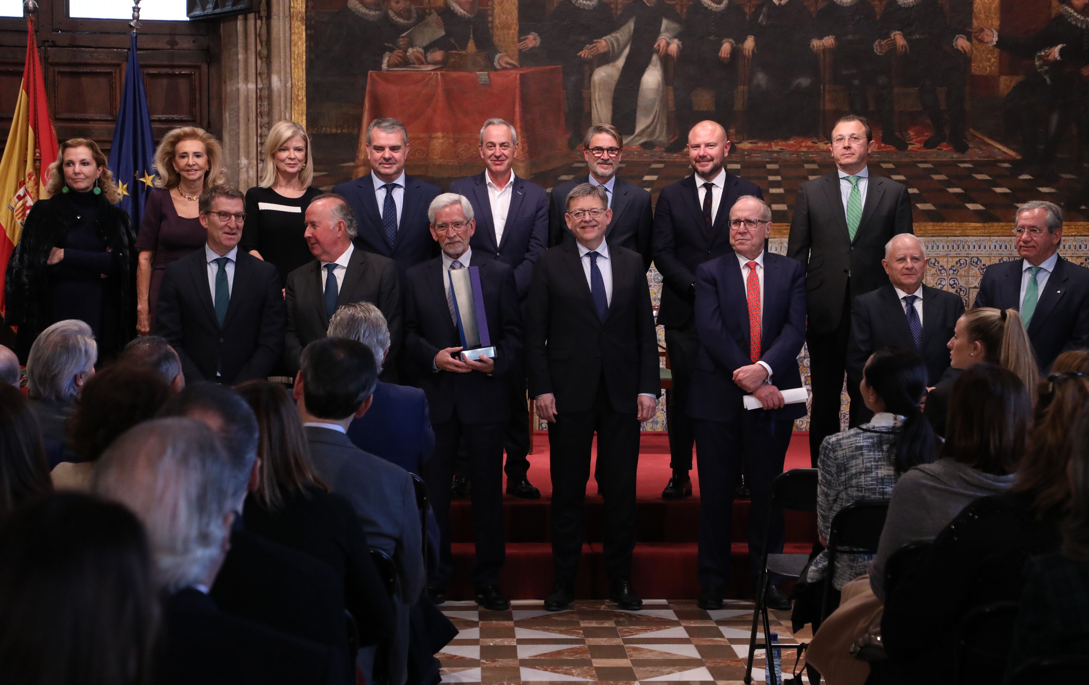 Ximo Puig ha presidido el acto de entrega del XXXI Premio Convivencia de la Fundación Profesor Manuel Broseta a la comisión redactora del Estatut d’Autonomia