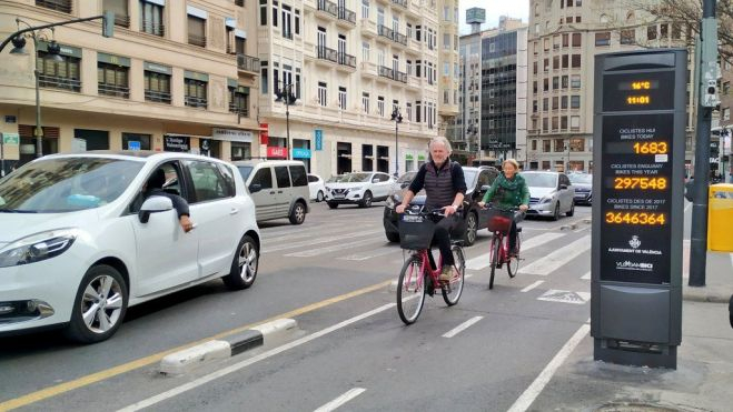 Carril bici por la calle Xàtiva de València