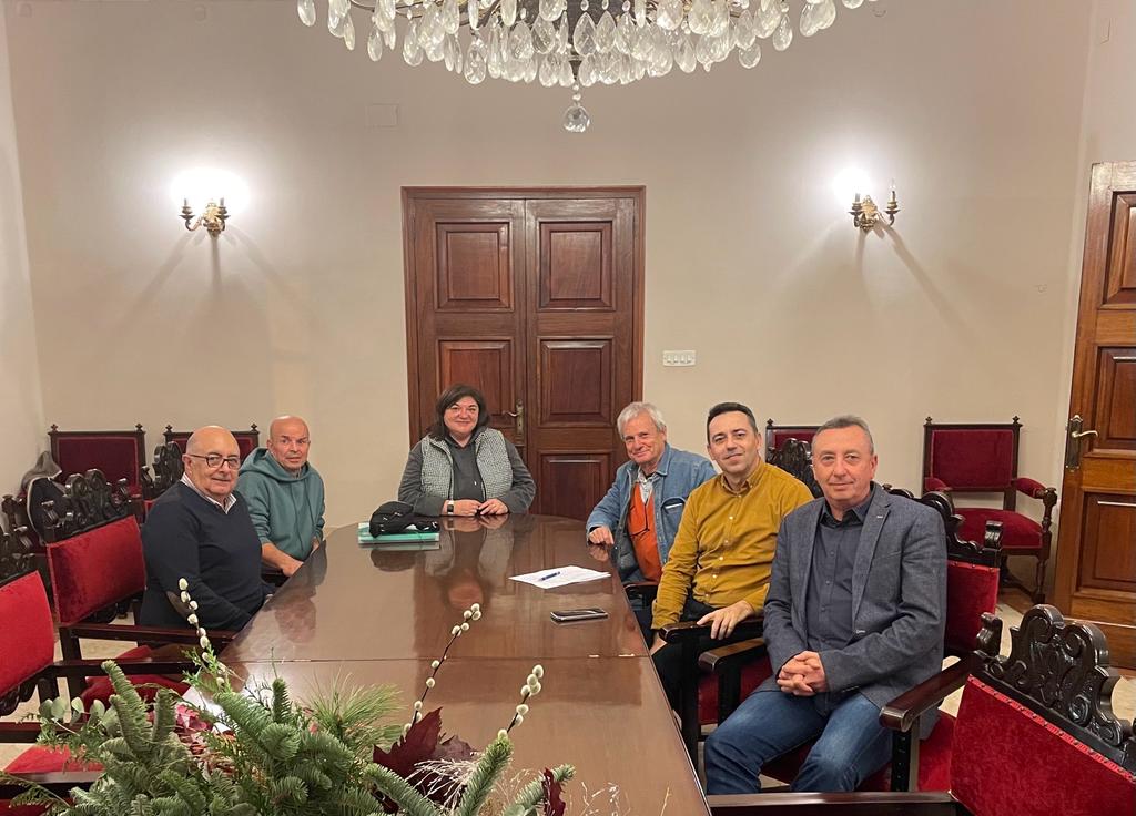 Reunión entre la alcaldesa de Alcàsser Eva Zamora i la Junta Rectora de la comunidad energética local 