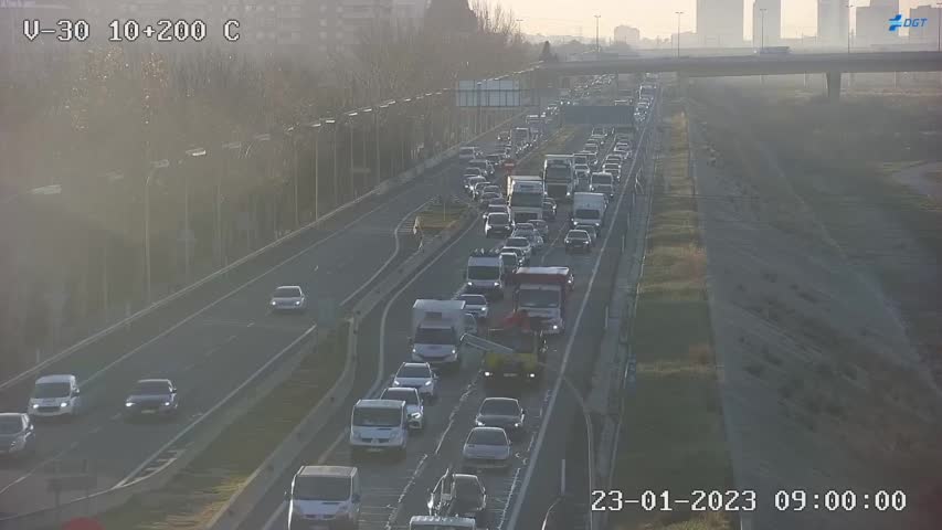 Colas de coches en la V-30 a las 9 horas de hoy lunes 23 de enero