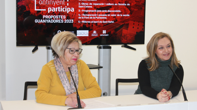 Les regidores Virtudes González i Natàlia Enguix presenten els resultats d'Ontinyent participa 2023