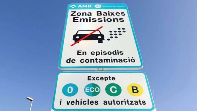 Senyal de Zona de Baixes Emissions a Barcelona. Imatge de la Federació Empresarial Catalana d’Autotransport de Viatgers