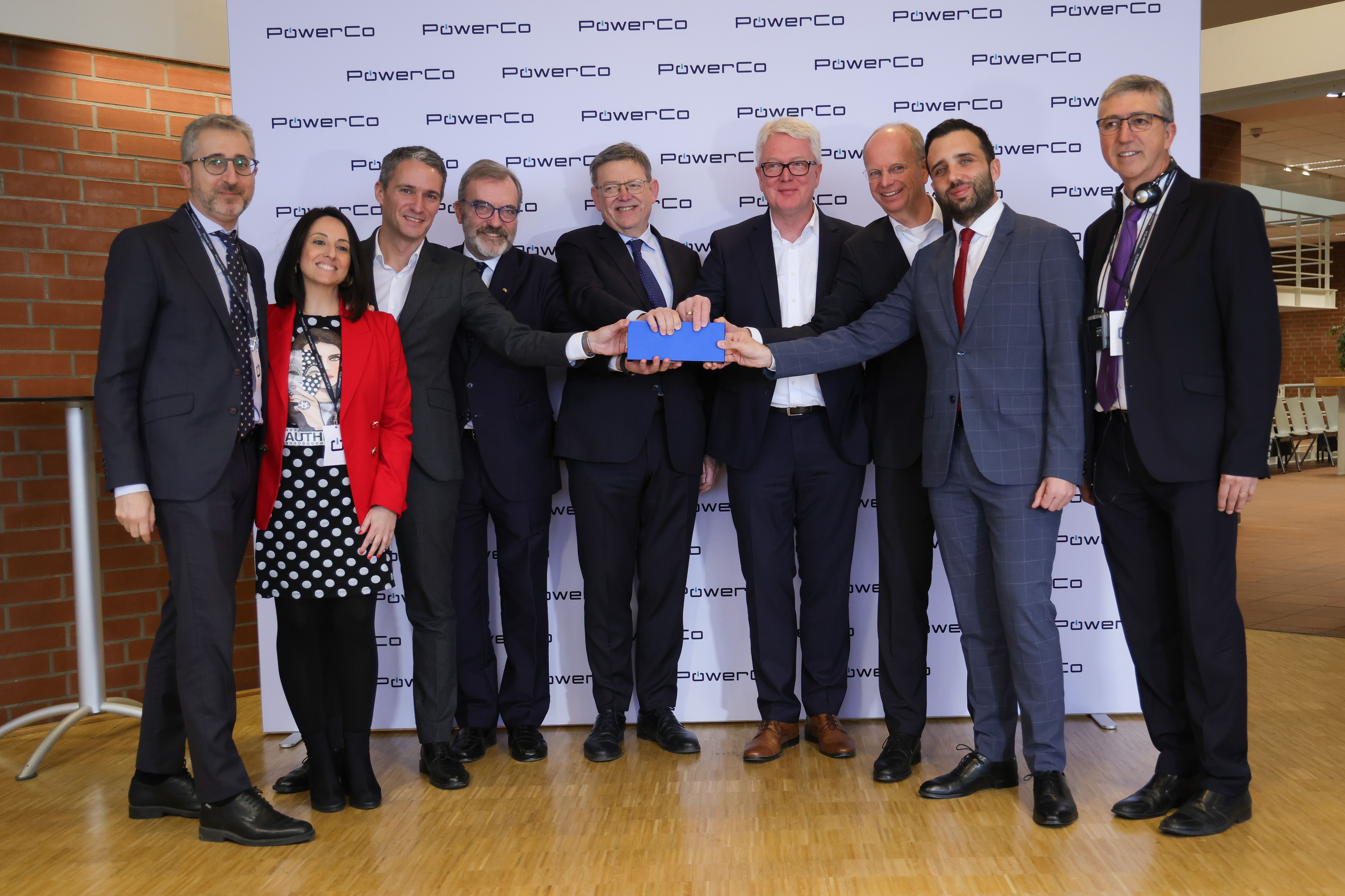 Ximo Puig, Arcadi España, Rebeca Torró y Rafa Climent durante la visita institucional a la planta piloto de PowerCo en Salzgitter