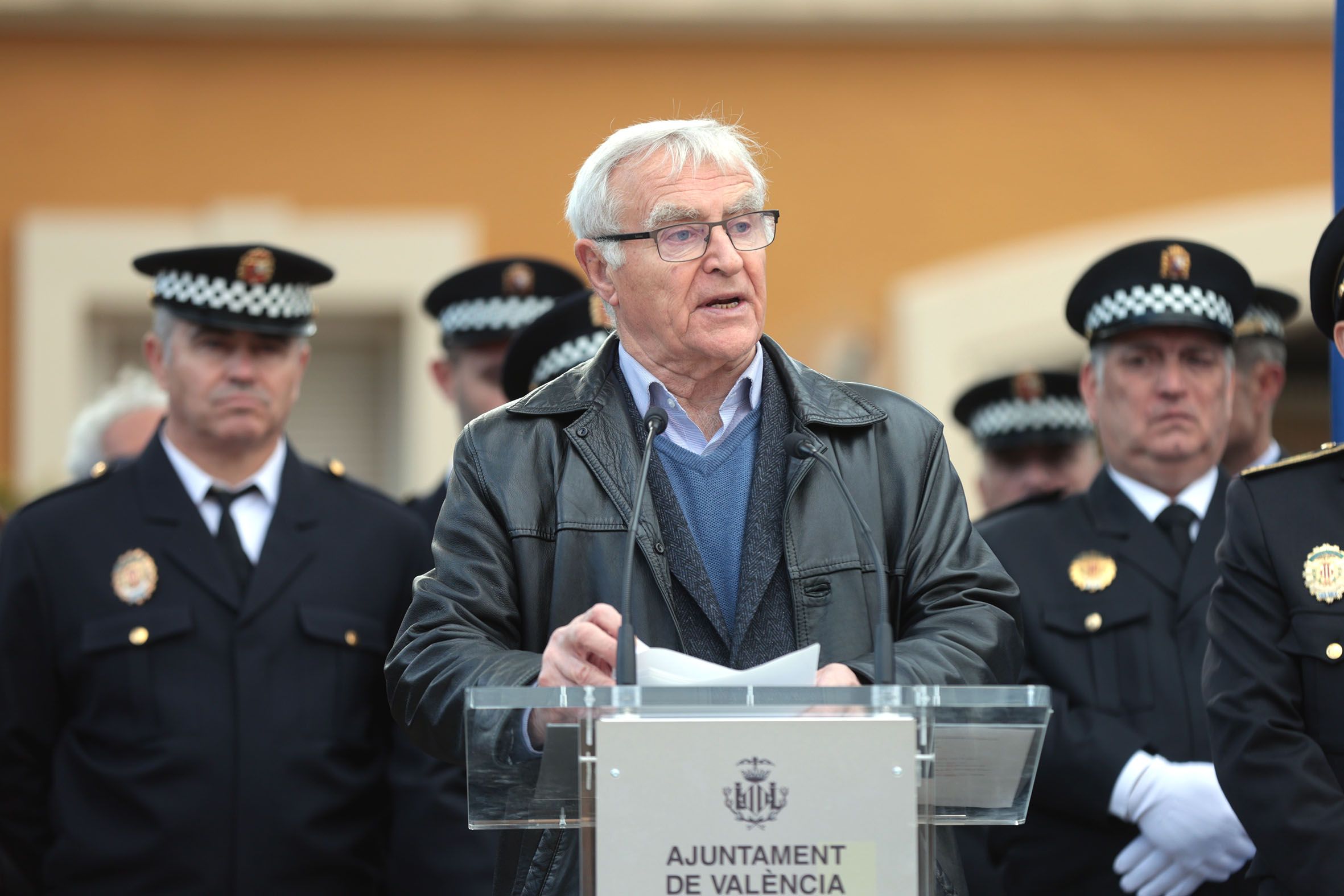 El alcalde Joan Ribó en el acto de incorporación de los nuevos agentes de la Policía Local de València