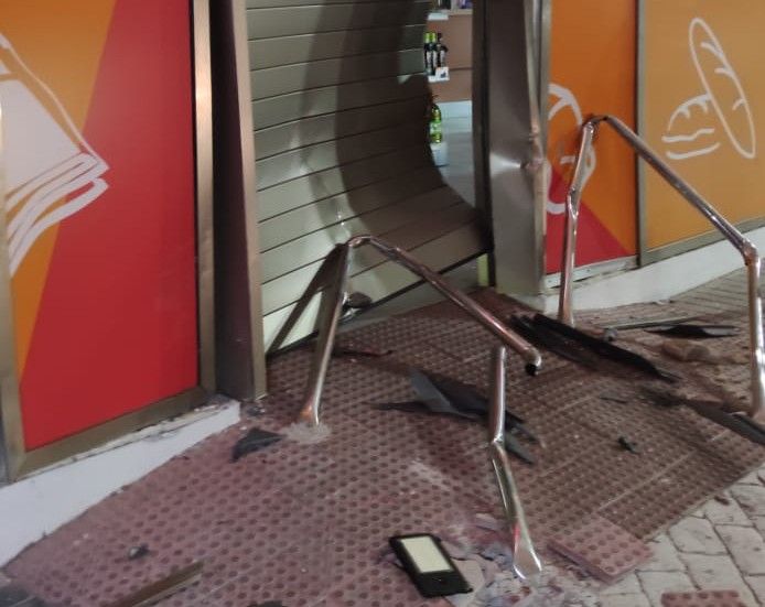 Estado en el que quedó la estación de servicio de Rafelbunyol