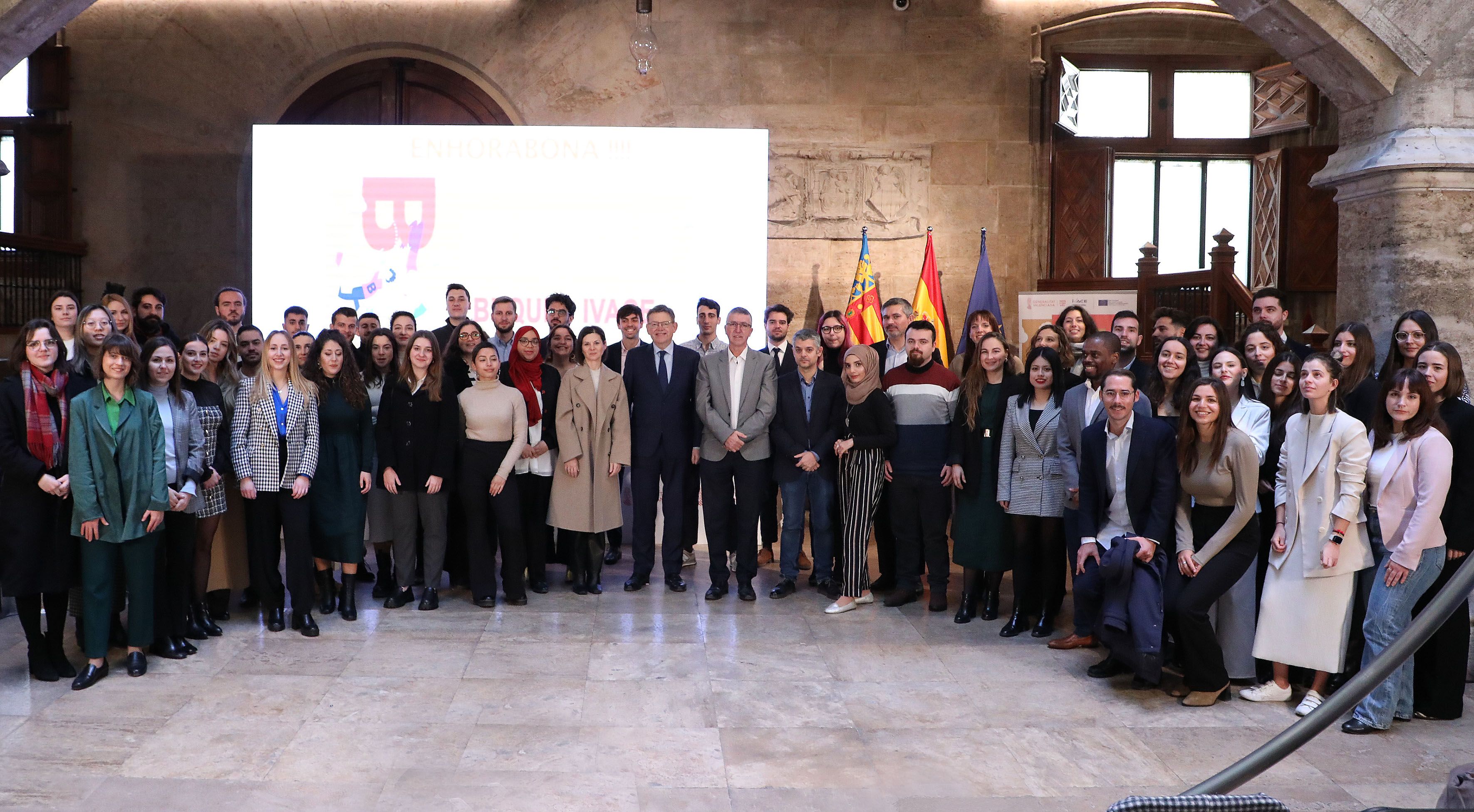 El president de la Generalitat ha participado en el acto de entrega de las becas del Instituto Valenciano de Competitividad Empresarial (Ivace)
