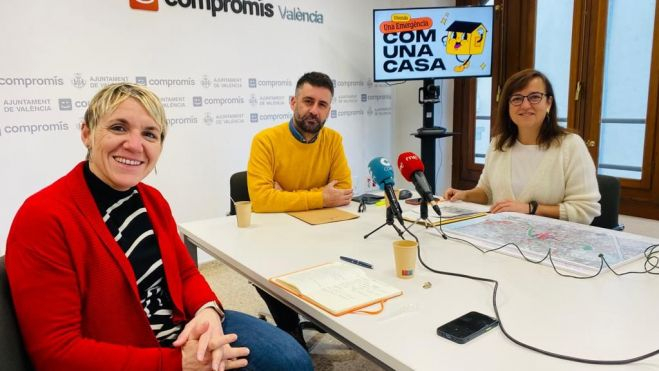 Pere Fuset, portavoz de Compromís per València; Isabel Lozano, concejala de Vivienda y Servicios Sociales; y Papi Robles, síndica de Compromís 