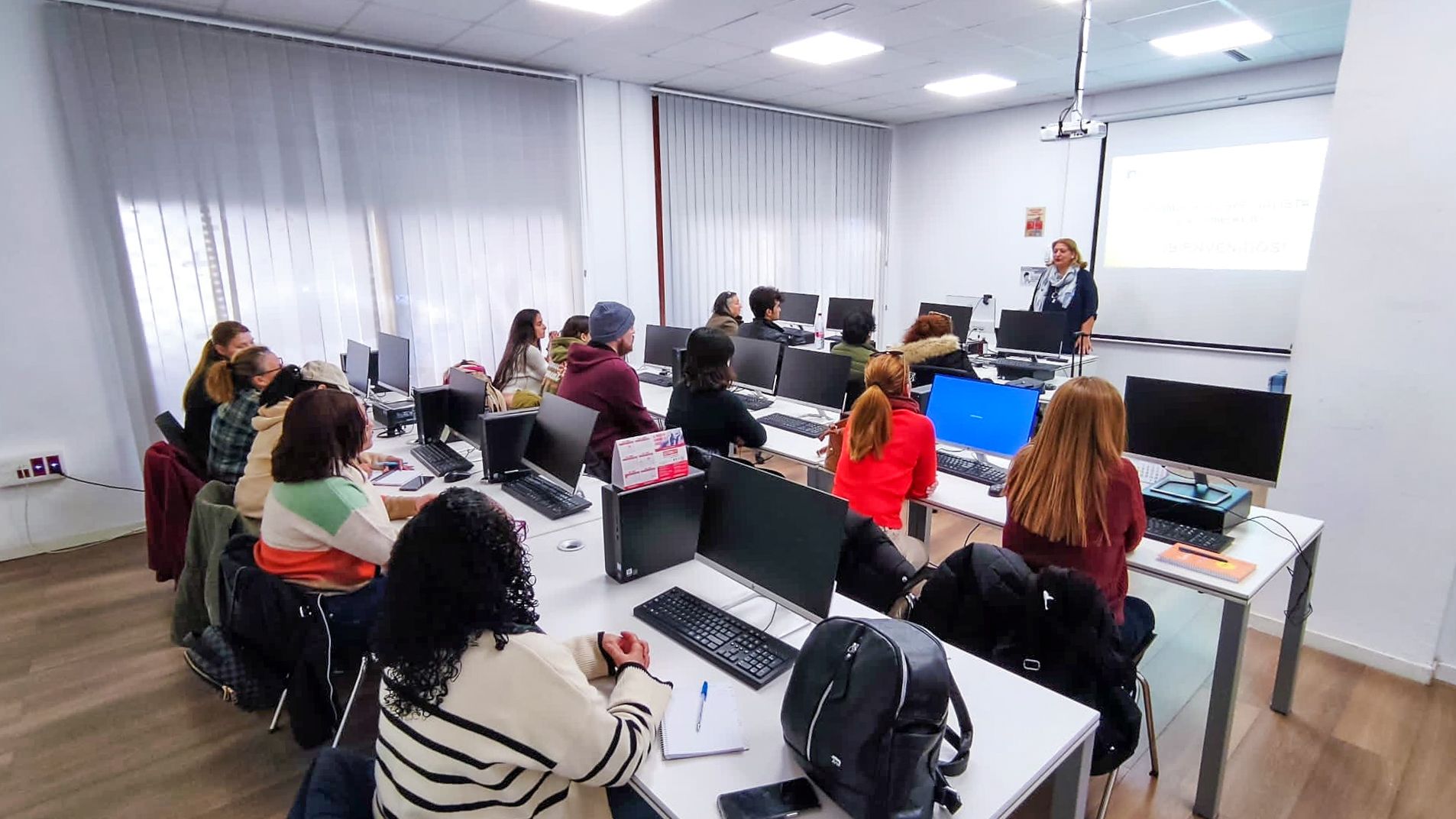 Inici del curs de "Auxiliars de Comerç i Dependents de Supermercat" a Alfafar