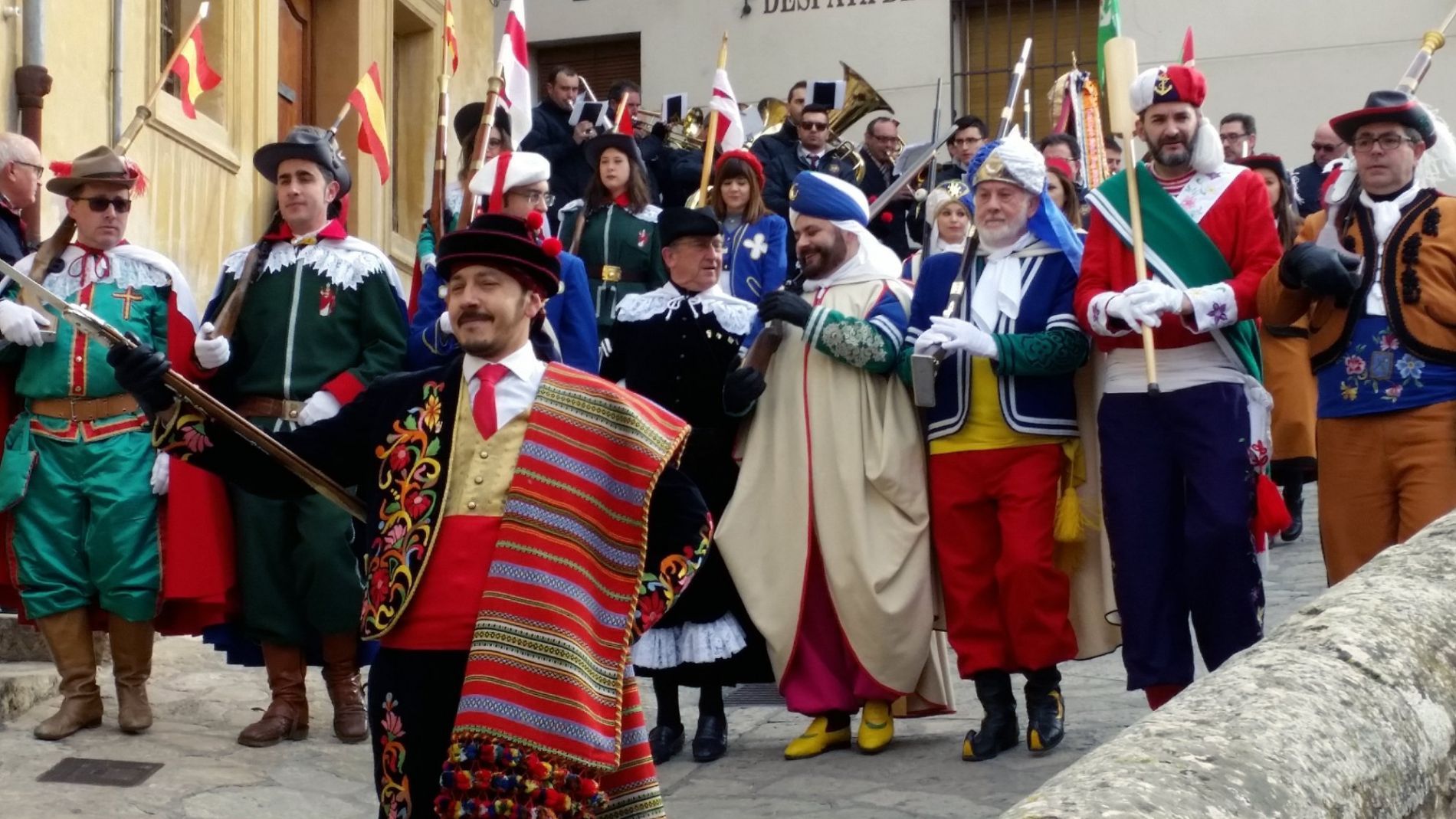  Imatge de la desfilada de Moros i Cristians a Bocairent