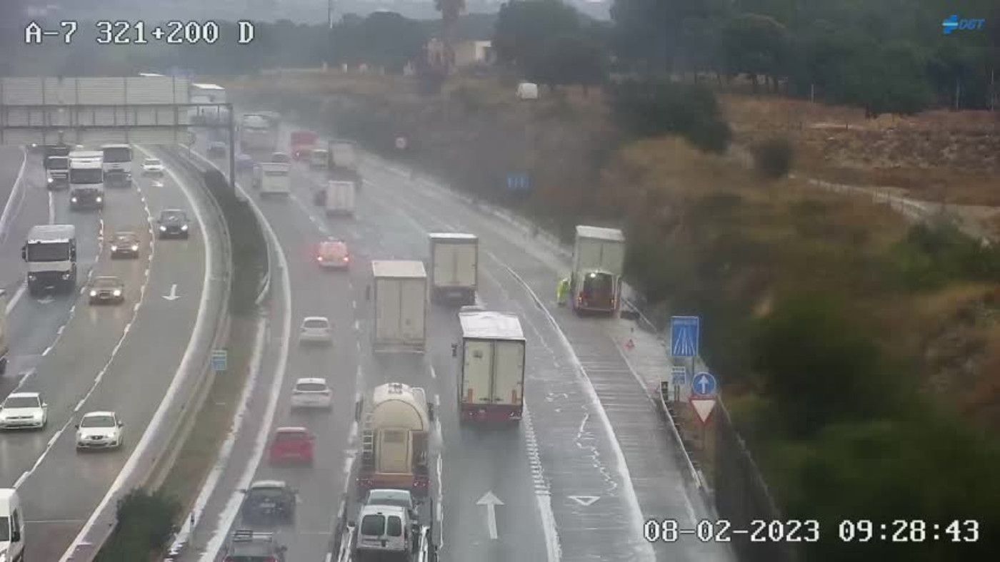 Retenciones en la A-7 de València por la lluvia