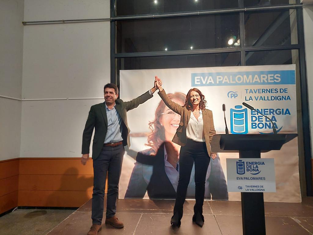 Carlos Mazón y Eva Palomares, candidata del PP a la alcaldía de Tavernes de la Valldigna