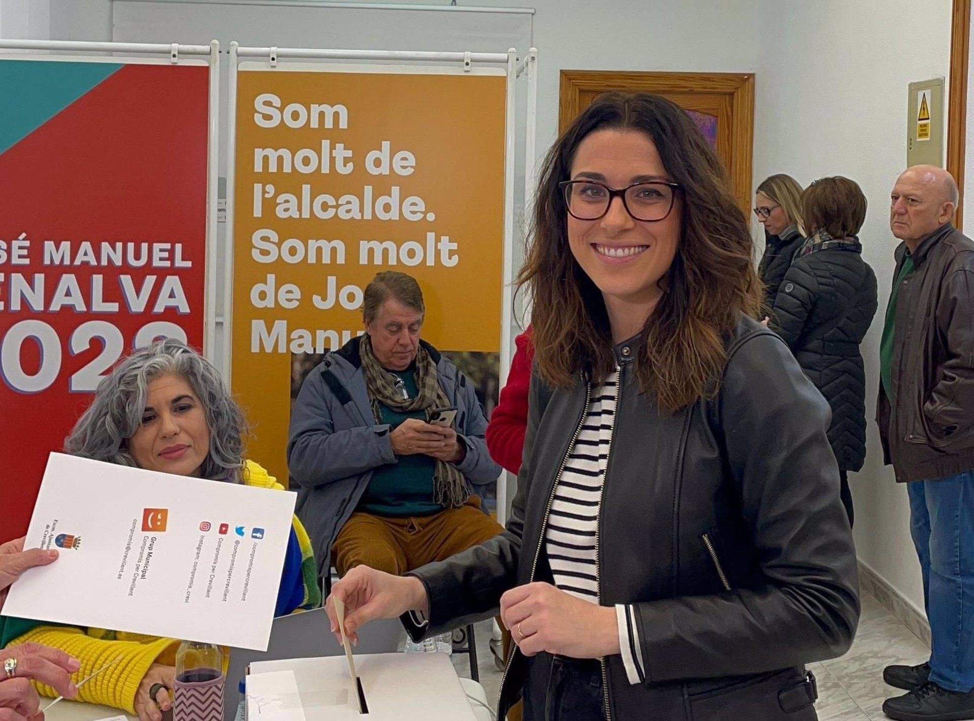 Aitana Mas vota a les primàries de Compromís