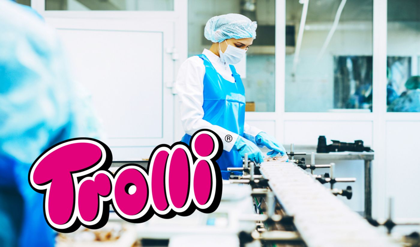 Imagen de una trabajadora en el interior de la empresa Trolli