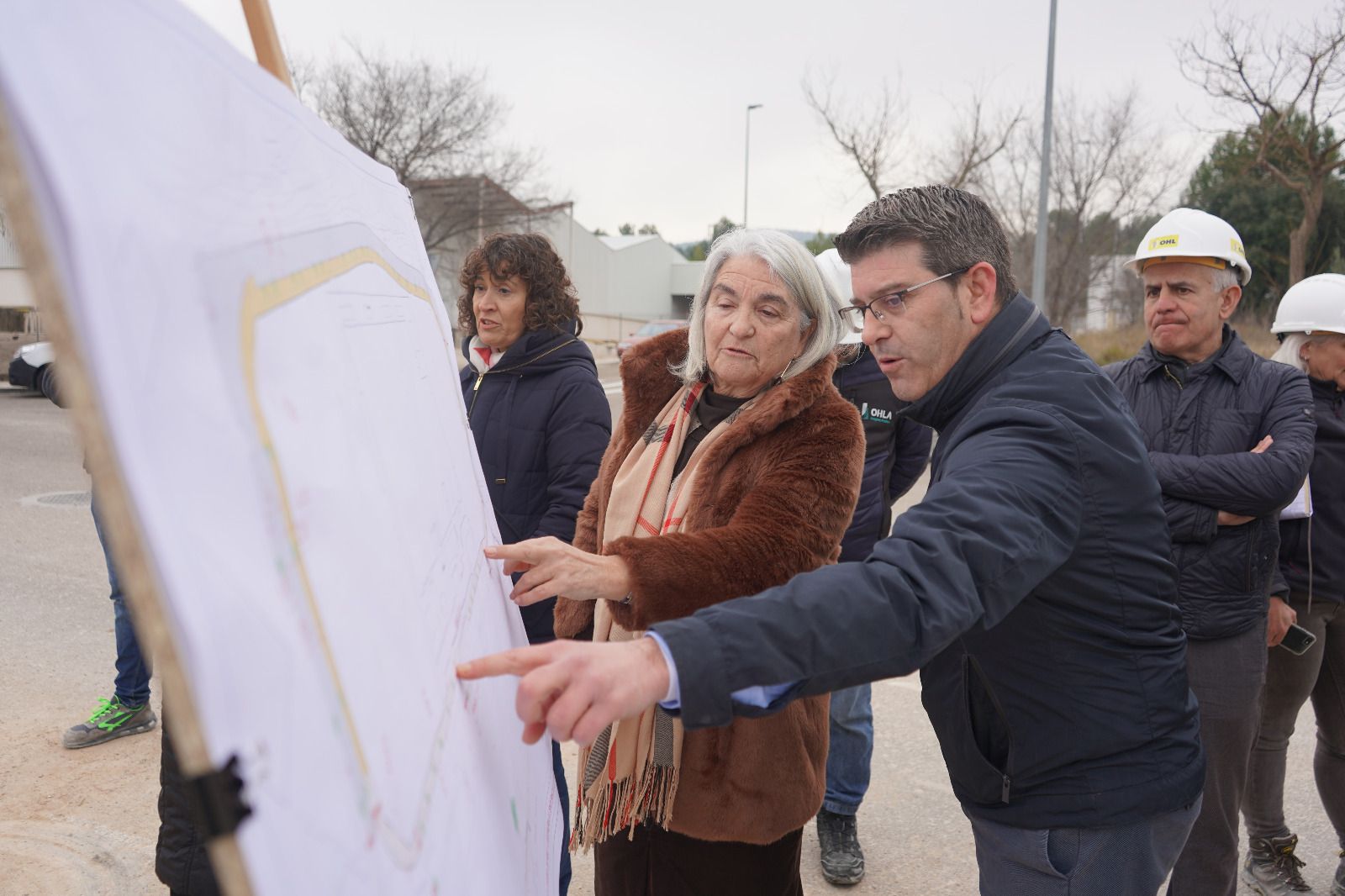 Representants de l'Ajuntament d'Ontinyent i el Departament de Salut Xàtiva-Ontinyent es reunien aquest matí al que serà l'accés al nou Hospital de la ciutat