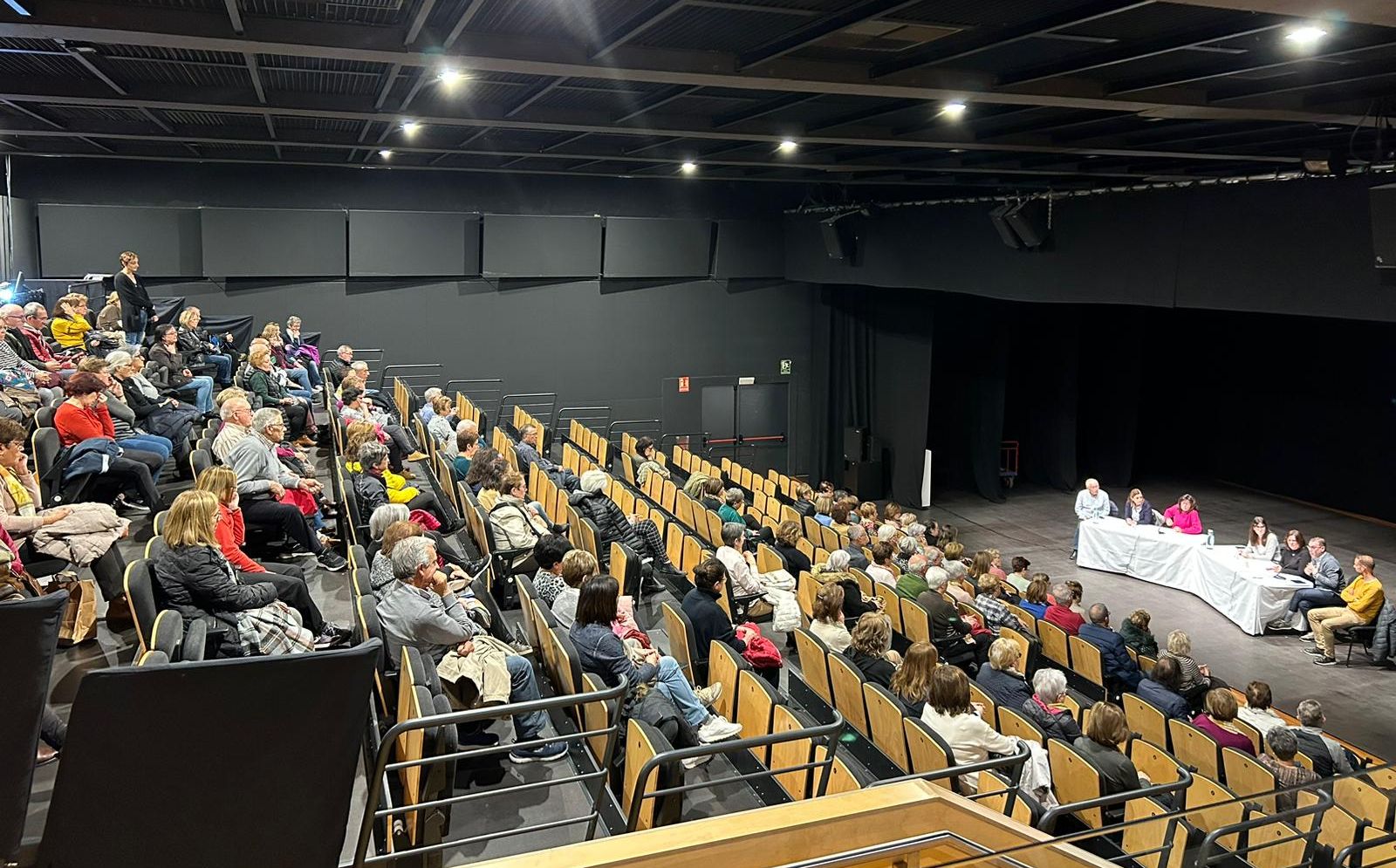 Reunió amb els usuaris dels centres cívics d'Ontinyent