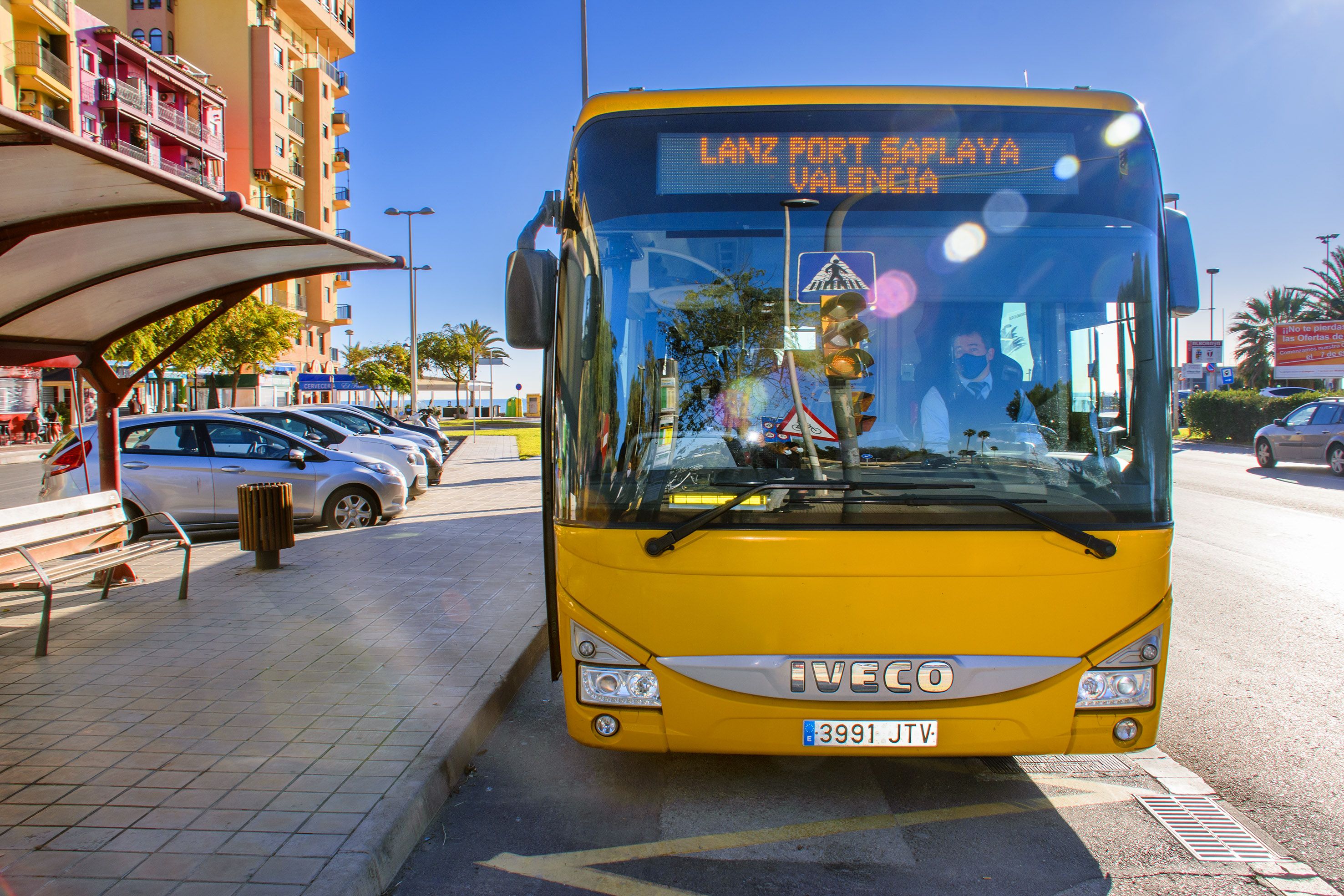 Autobús lanzadera de la zona residencial Port Saplaya, en el término municipal de Alboraya