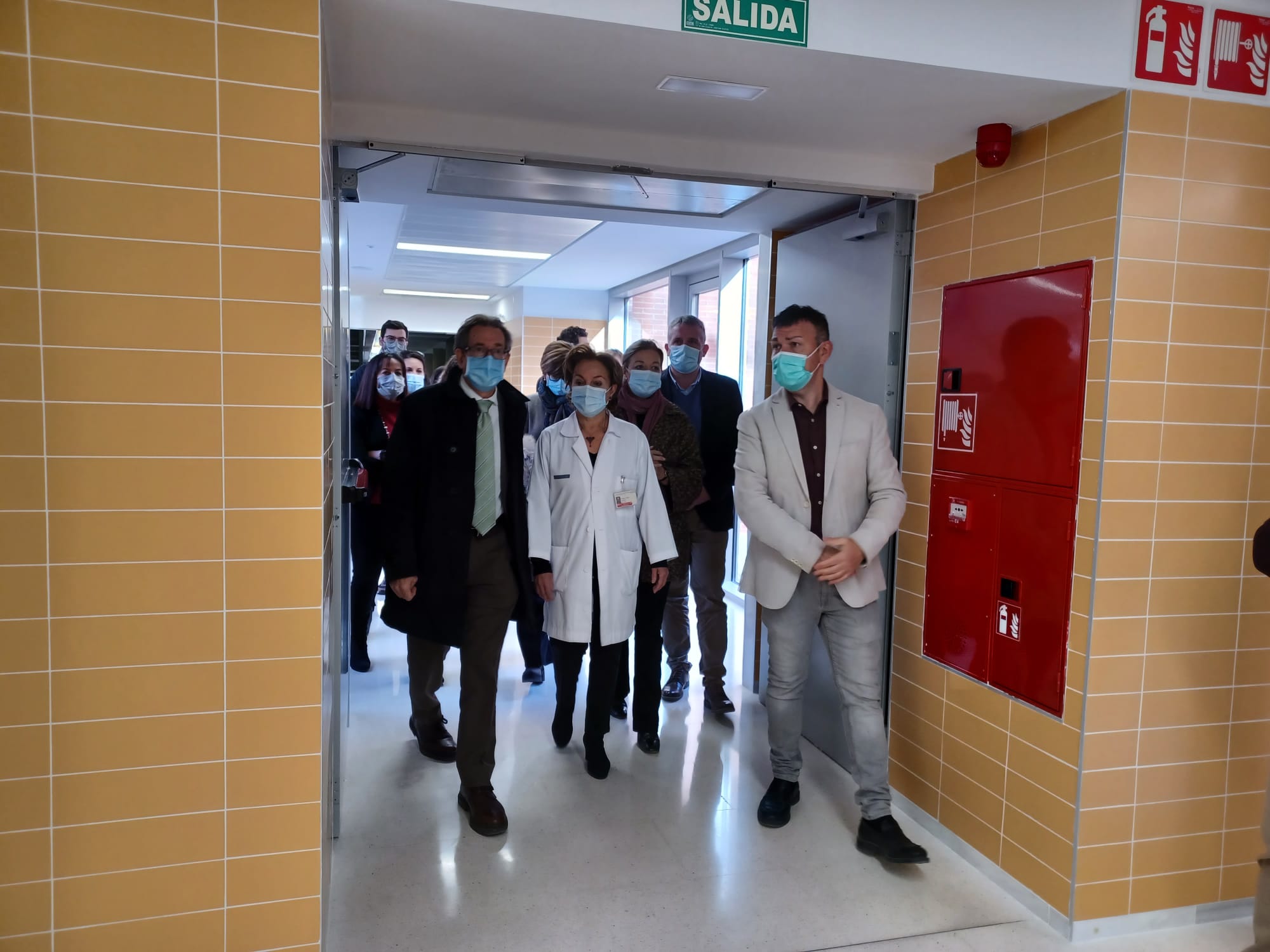 Imatge de la visita del conseller de Sanitat, Miquel Mínguez, al centre de salut de Catarroja