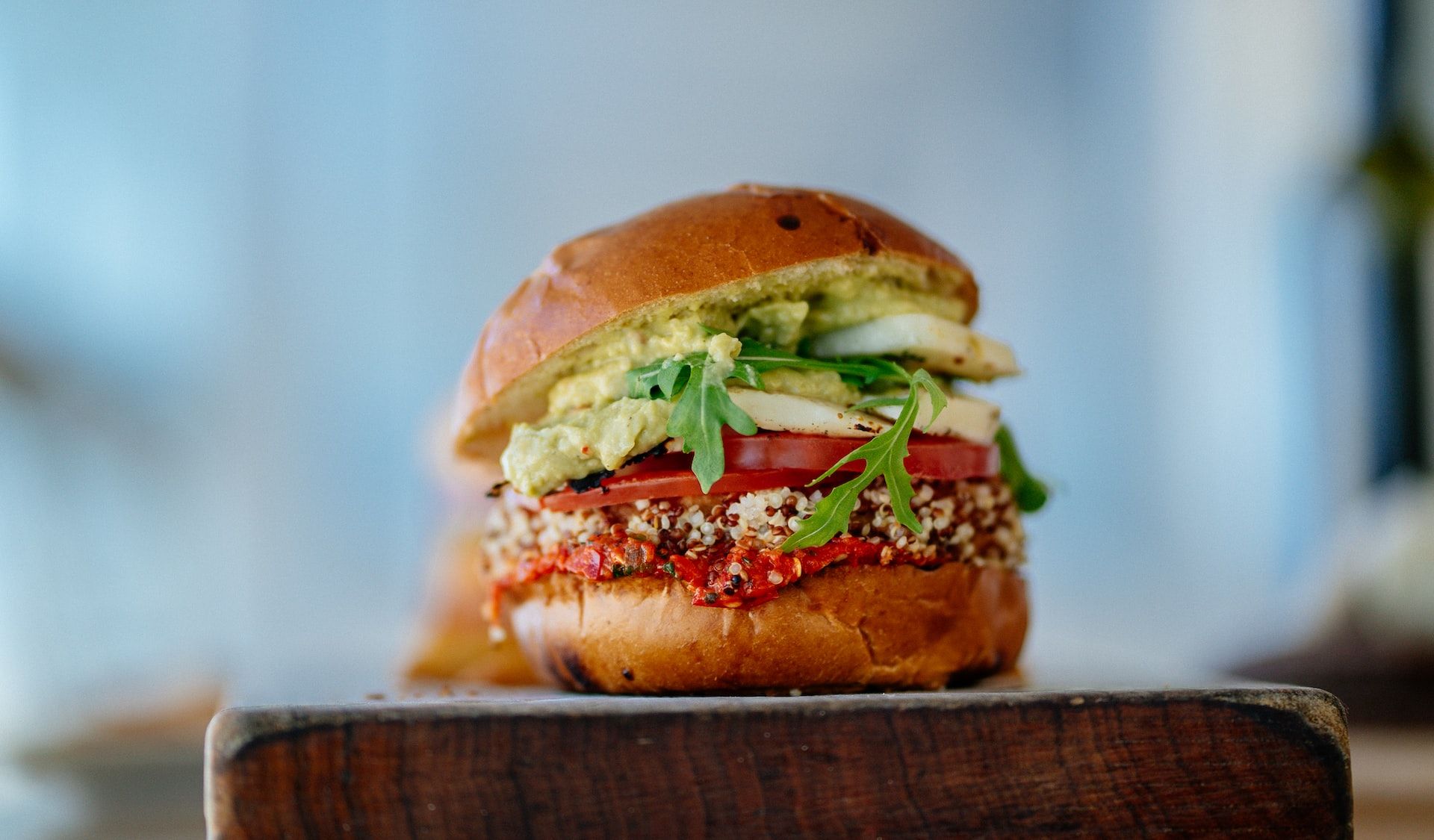 Hamburguesa vegana. Foto de Lefteris kallergis en Unsplash