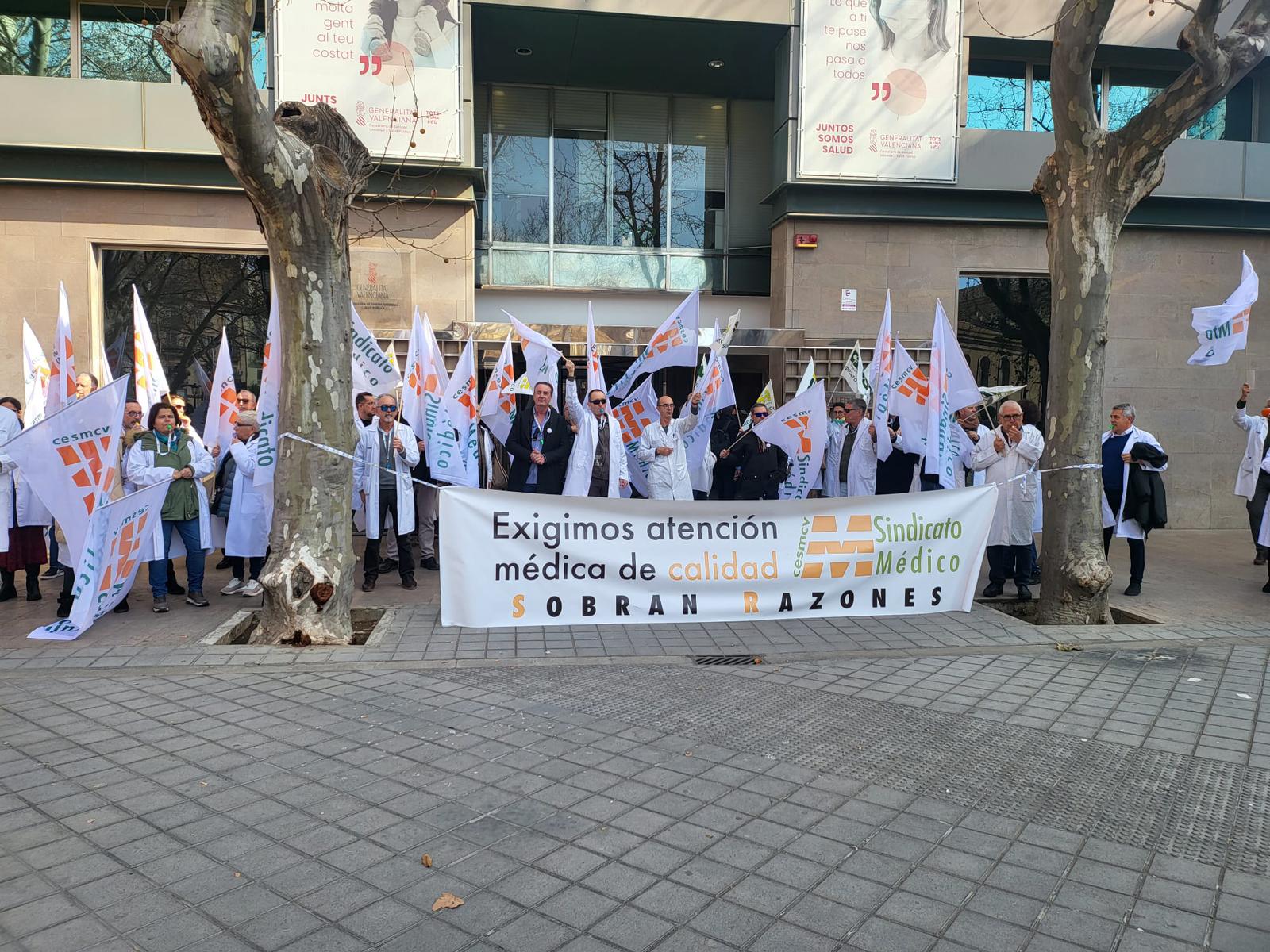 Movilizació de CESM-CV davant de la Conselleria de Sanitat