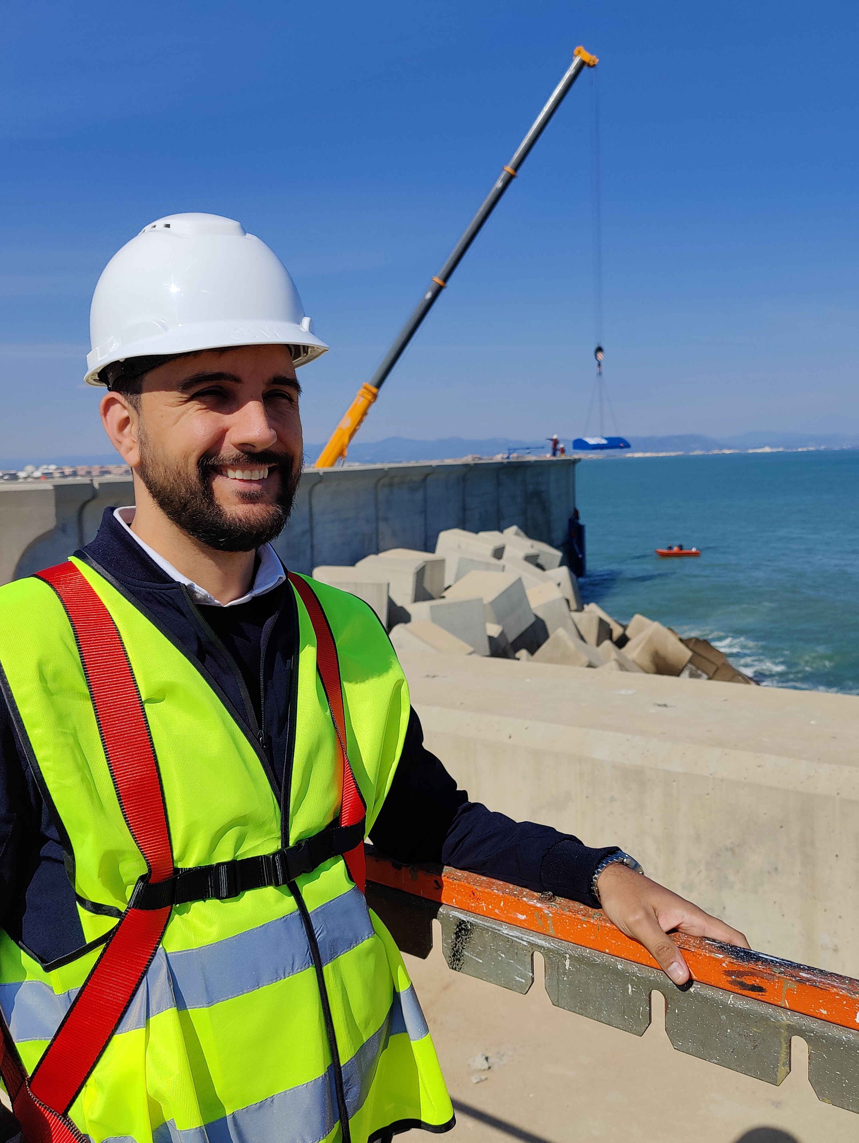 Alejandro Ramon a la intalació del projecte WEC