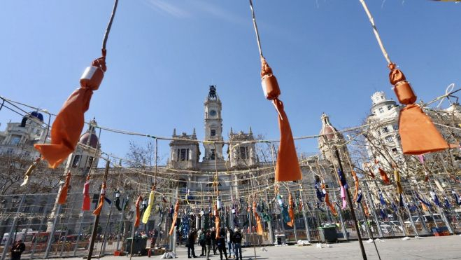 Mascletà en la plaza del Ayuntamiento de València