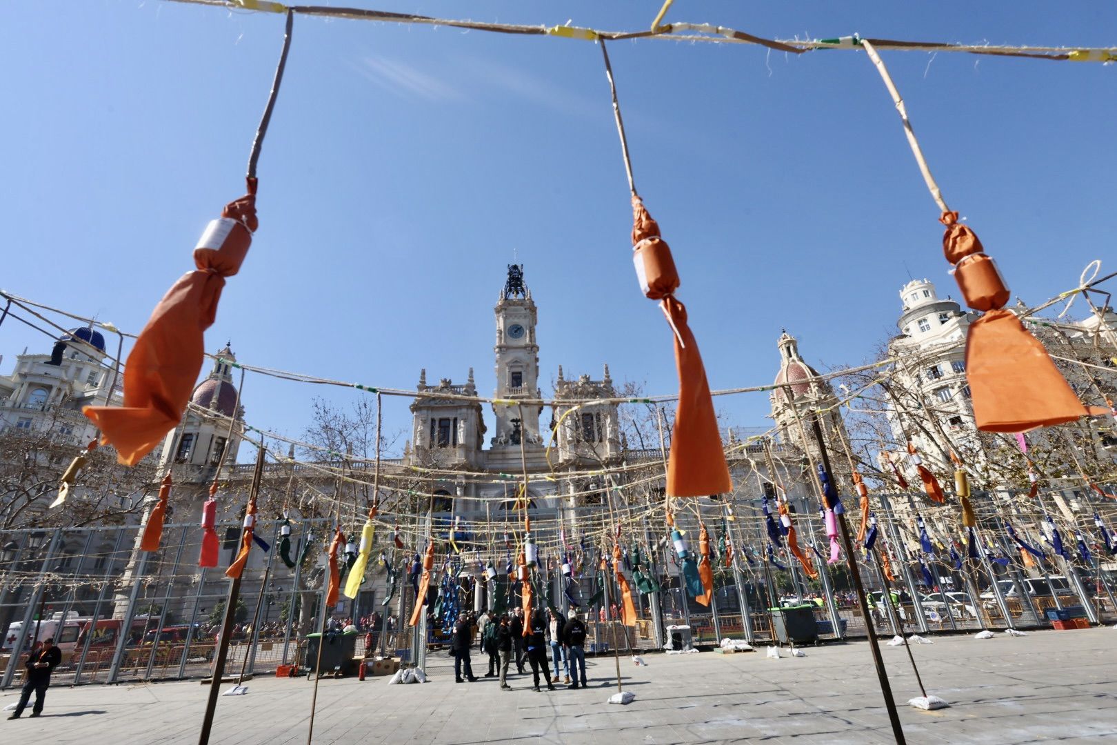Mascletà de Falles a la plaça de l'Ajuntament de València