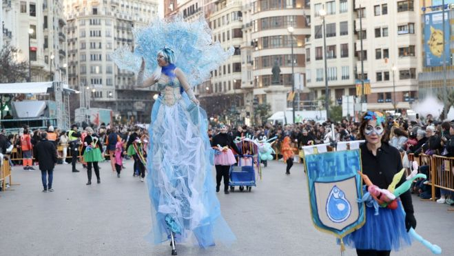 Cabalgata del Ninot 2023 a su paso por la plaza del Ayuntamiento (JCF) Cabalgata del Ninot 2023 a su paso por la plaza del Ayuntamiento (JCF)