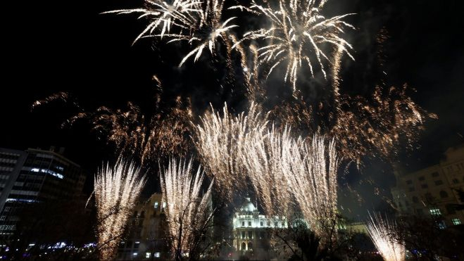 Fuegos artificiales en las Fallas de València Fuegos artificiales en las Fallas de València