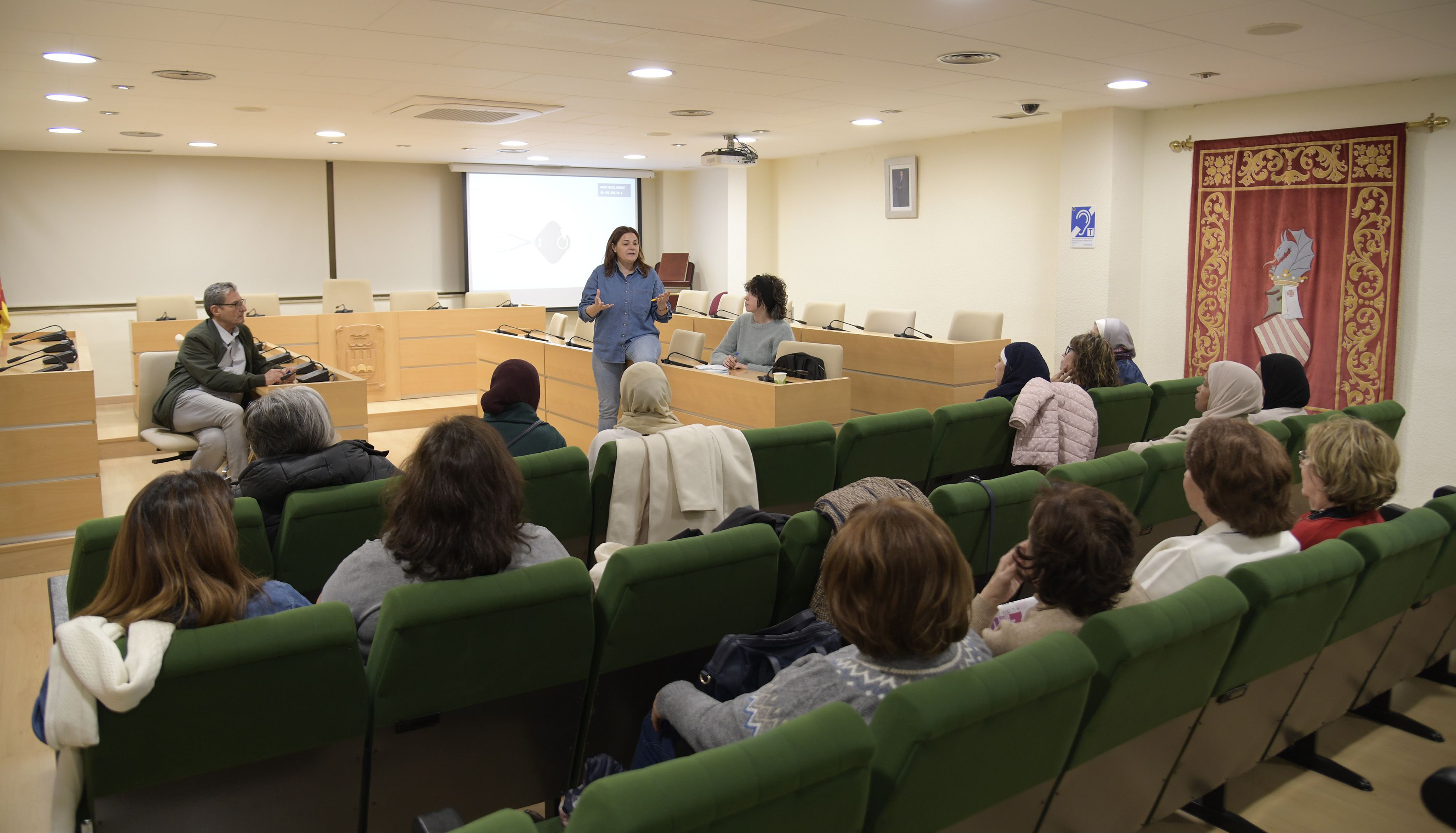 Reunió entre regidoria d'igualtat i associacions de dones de Paiporta