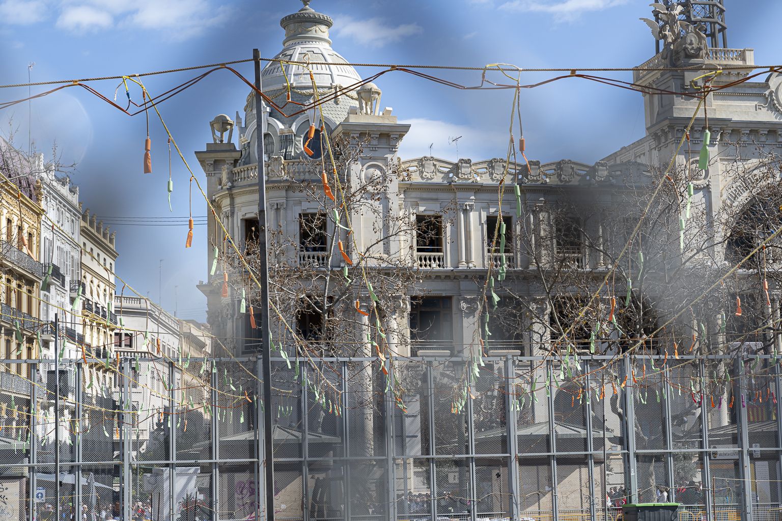 Mascletà de la plaça de l'Ajuntament de València. Imatge: Xisco Navarro