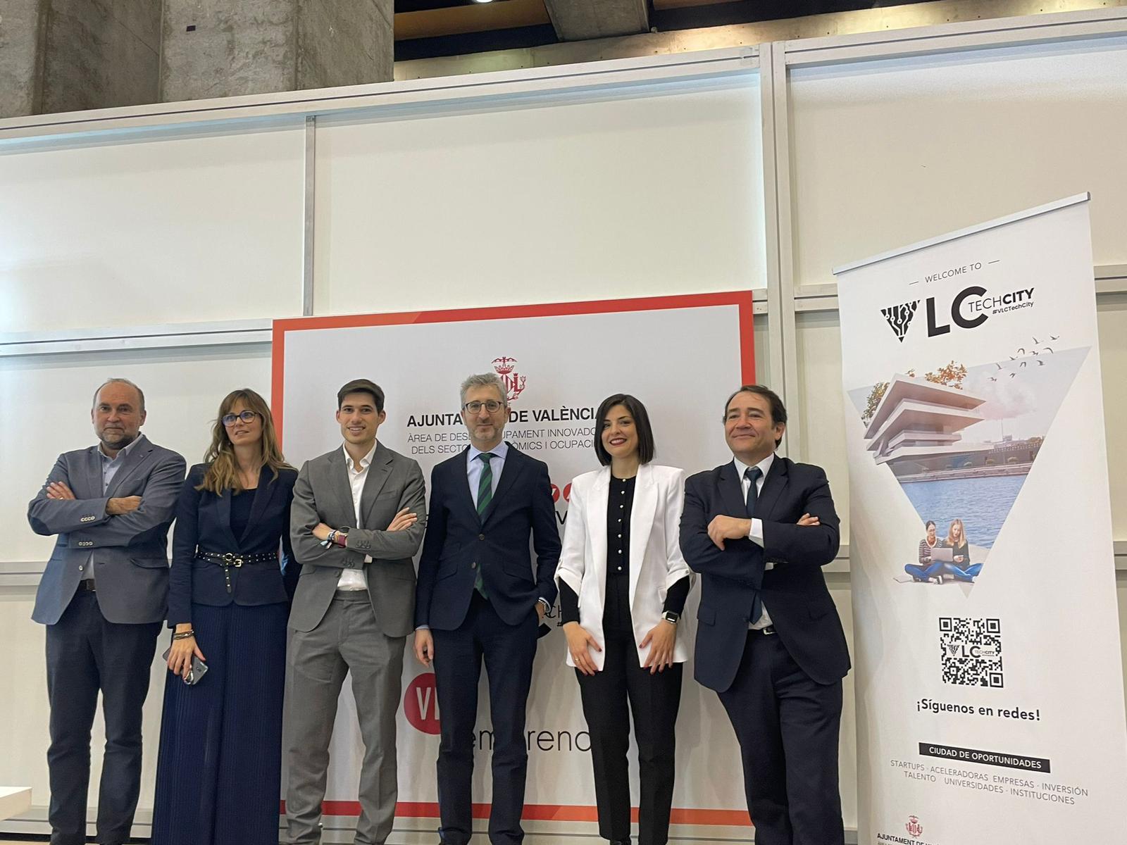 Borja Sanjuan, concejal de Hacienda y Sectores Económicos, junto con el conseller de Hacienda y Modelo Económico, Arcadi España, y el director del Instituto Valenciano de Finanzas, Manuel Illueca en Forinvest