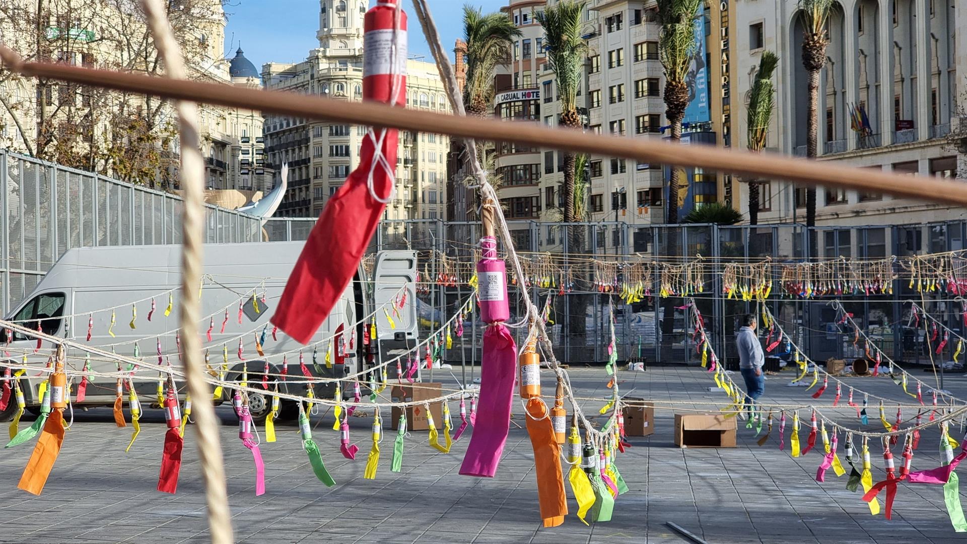 Mascletà a la plaça de l'Ajuntament de València